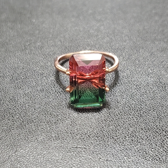 Gold tone pink & green stone ring - Picture 2 of 8